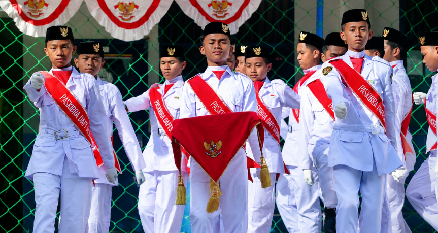 Langkah Tegap Generasi Muda, Merah Putih Berkibar Sempurna di SIT Darul Fikri Makassar